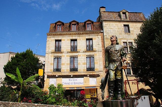 Bergerac - Immobilier - CENTURY 21 Immotion - Statue_de_Cyrano_de_Bergerac